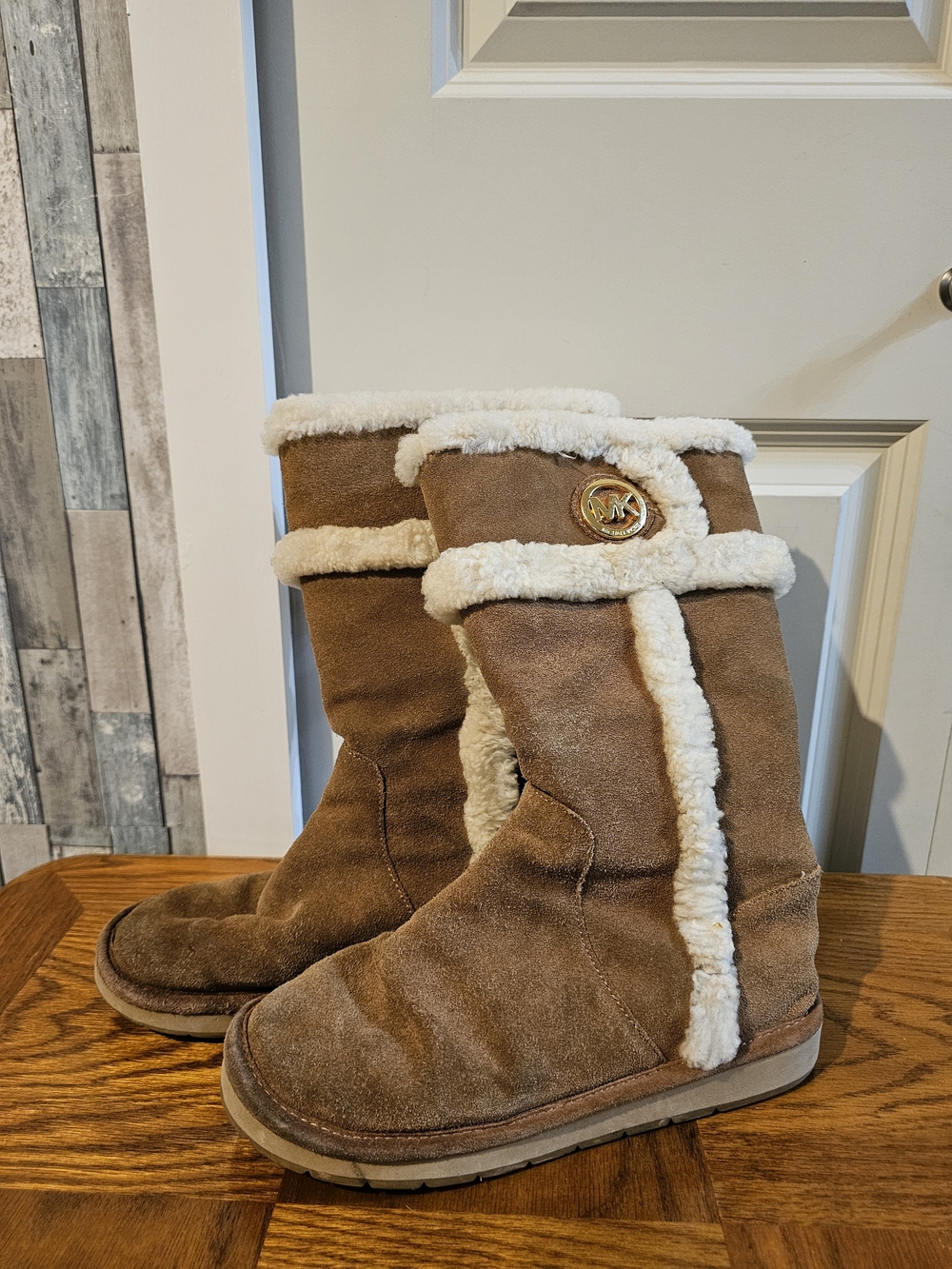 MICHAEL KORS Tan Suede Shearling Trim Boots Sz 8
